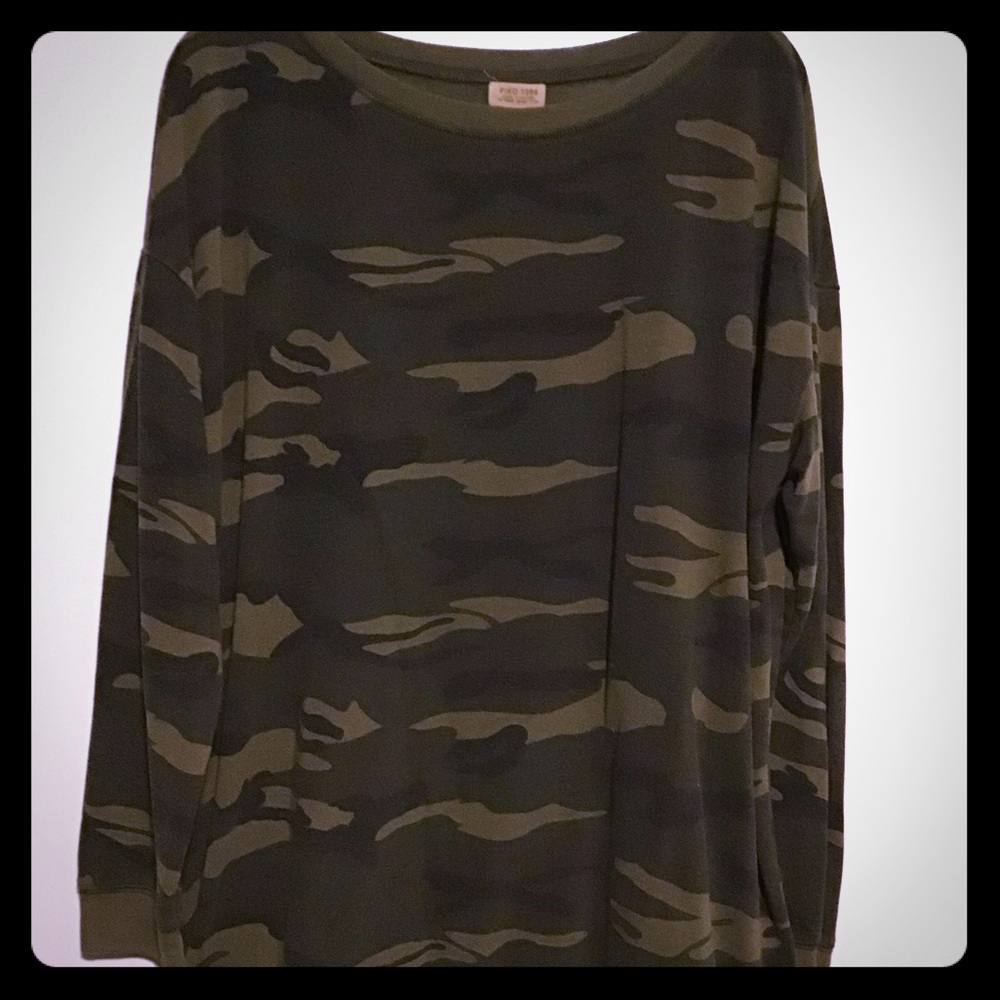 Women’s Camo Sweater Size Small